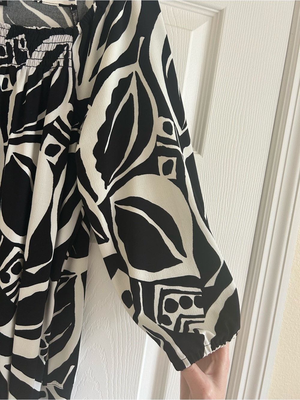 Peck & Peck Floral Black and White Size Small Tie Front Short Sleeve Blouse - Picture 4 of 6